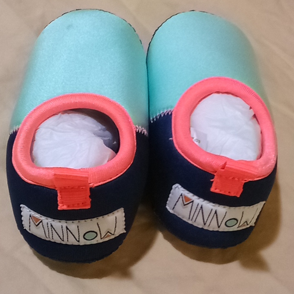 Minnow Australian toddler beach shoes Size 8 and 9  New in gift box.